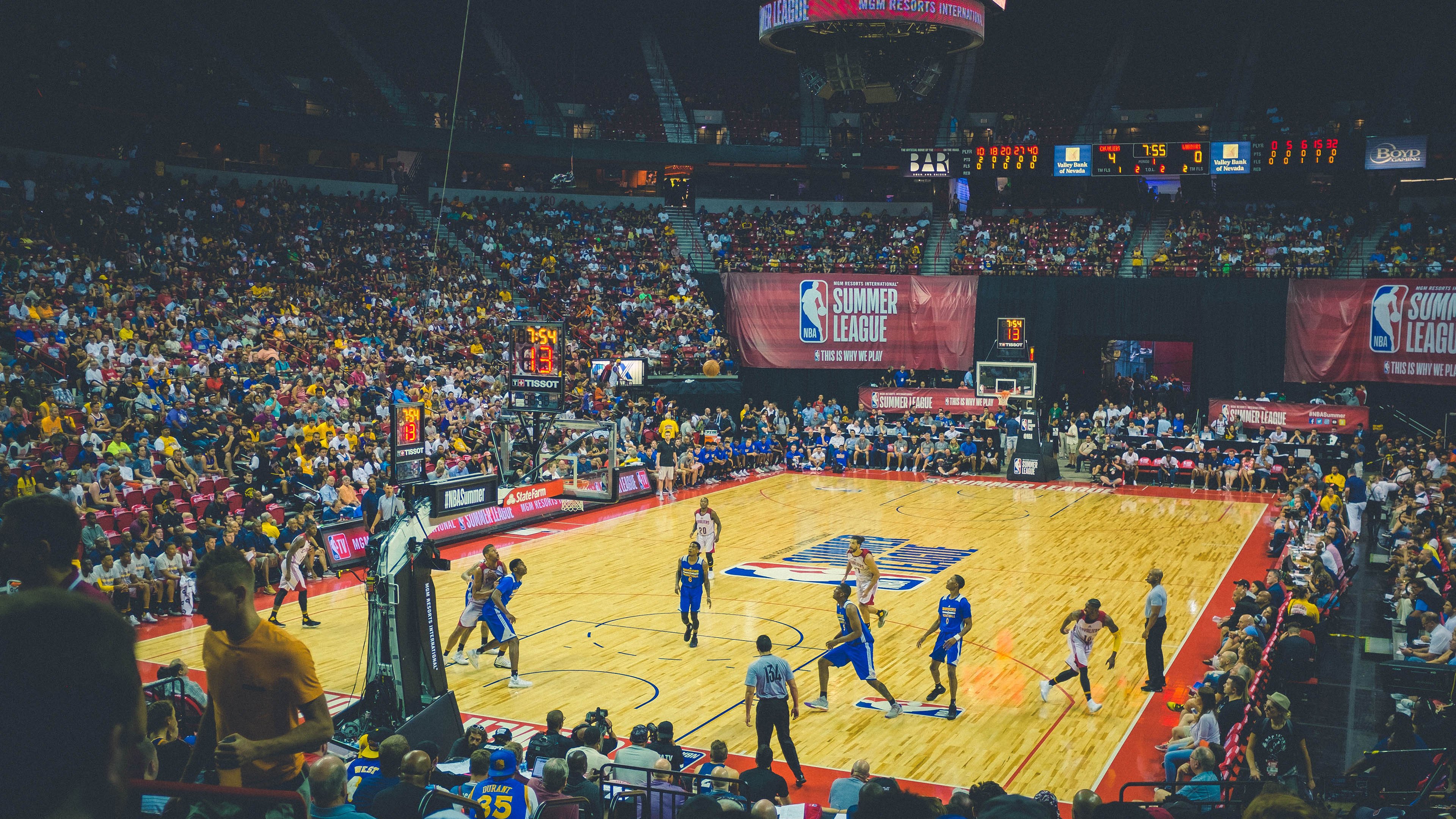 当骑士在F1赛道斩落开拓者，克莱用篮球思维接管摩纳哥之夜